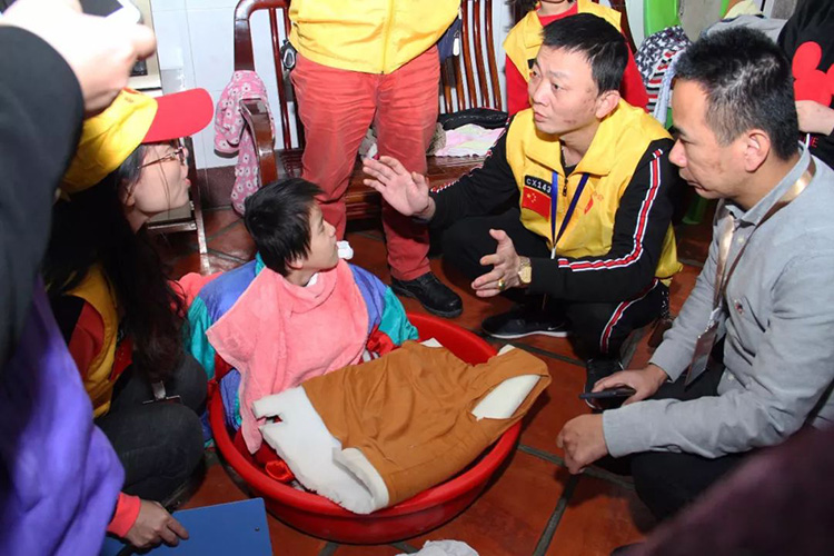 扶贫慰问送温暖——凯时尊龙人生就是博潮汕爱心公益行动 扶贫慰问送温暖——凯时尊龙人生就是博潮汕爱心公益行动